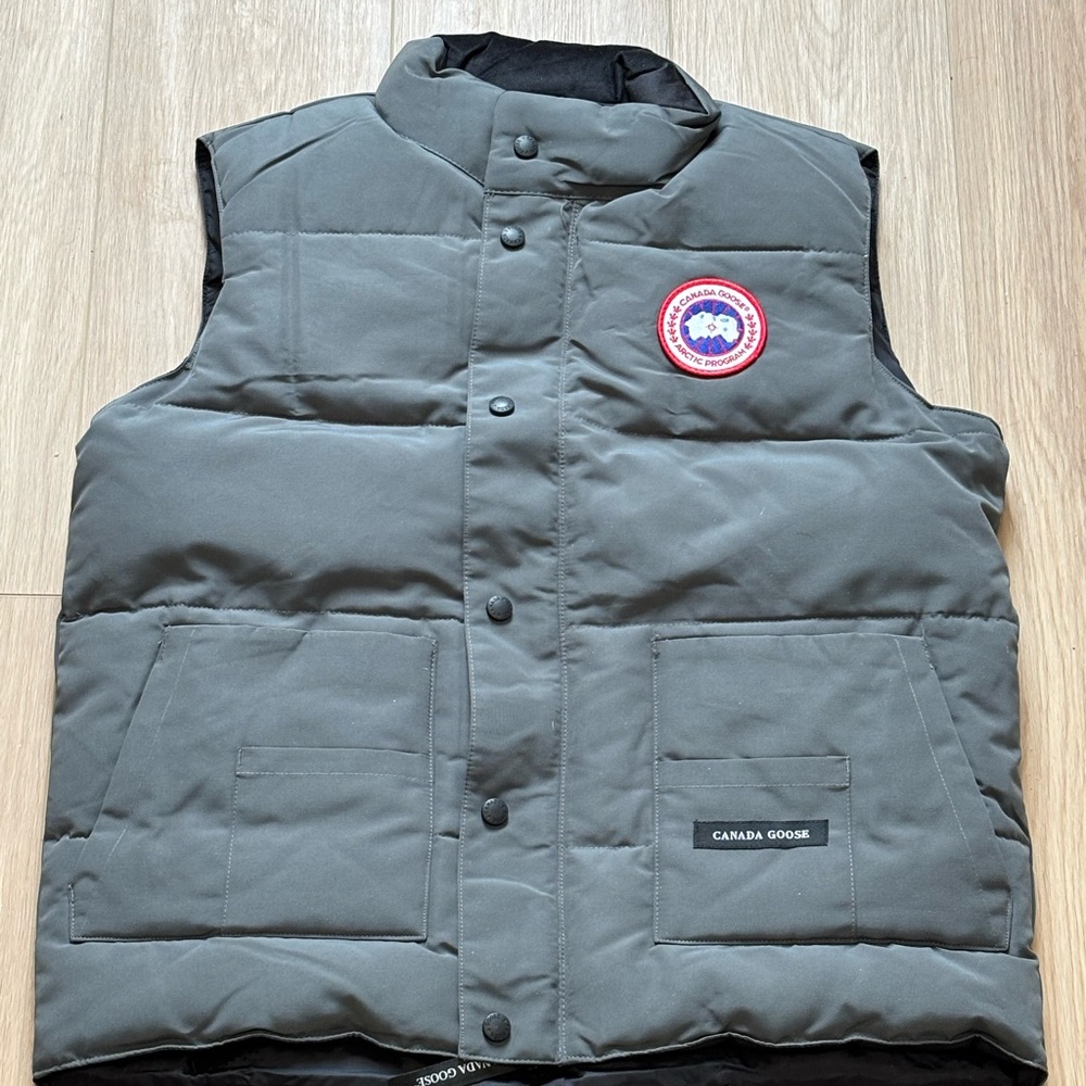 New Canada Goose Dark Quilted Down Vest with Logo Patch - Picture 2 of 6